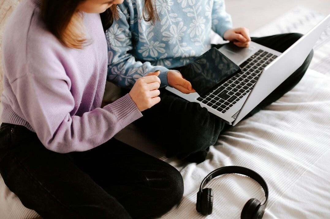person joining online challenge